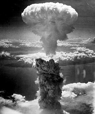 1945 — Hongo nuclear resultado de la bomba atómica lanzada sobre Nagasaki en 1945