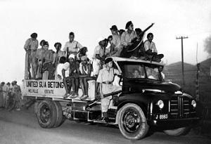 1948 — Israel declara la independencia; la guerra árabe-israelí comienza (14 may.)