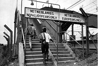 1949 — La OTAN es fundada por 12 naciones occidentales (4 abr.)